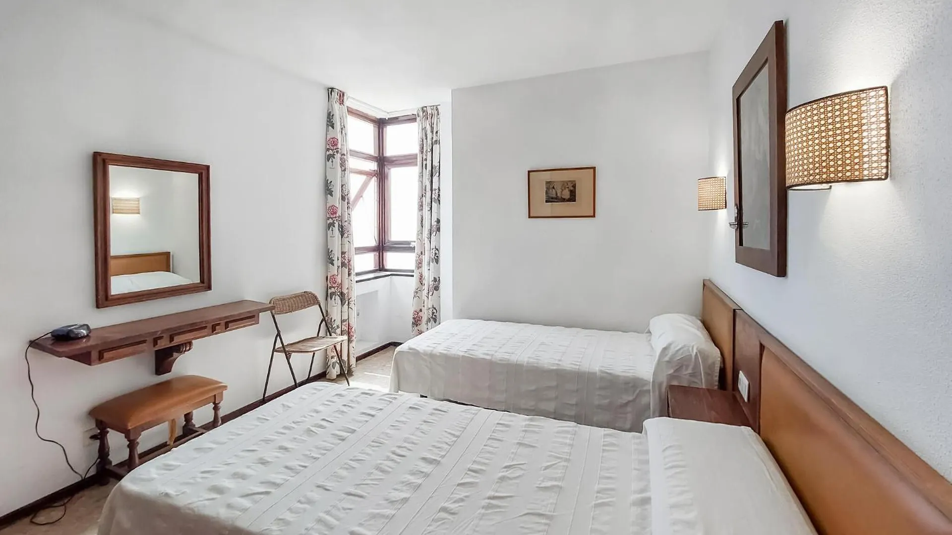 Stunning Apartment In Torremolinos With Kitchen 0*,  Španělsko
